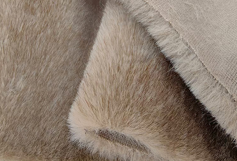 Tissu en fourrure de renard imitation cationique bicolore, 1200 mg x 185 cm Tissu en fourrure de renard imitation cationique bicolore, 1200 mg x 185 cm