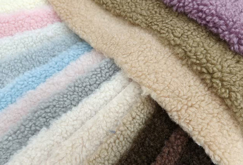Tissu à grains bouclés en cachemire Fair Isle, 700 mg x 160 cm
