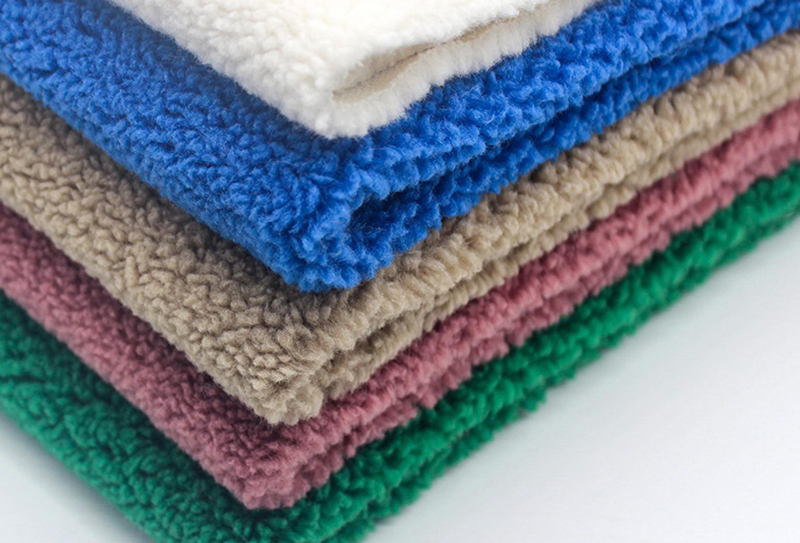 Tissu en peluche à petites particules d'épi de blé 750 mg 160 cm