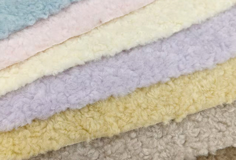 Tissu en peluche à grosses particules de gardénia 750 mg x 160 cm