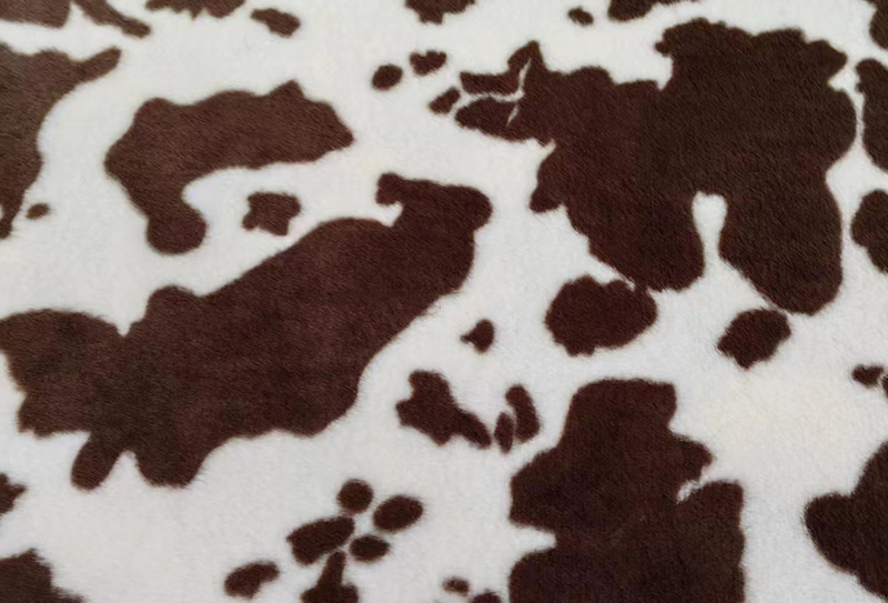 Tissu en peluche imprimé en fourrure de lapin de vache, 500 mg x 160 cm Tissu en peluche imprimé en fourrure de lapin de vache, 500 mg x 160 cm