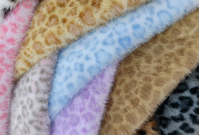 Petit tissu en peluche léopard imprimé vison doré, 700mg x 170cm, adapté aux sacs/vêtements Petit tissu en peluche léopard imprimé vison doré, 700mg x 170cm, adapté aux sacs/vêtements