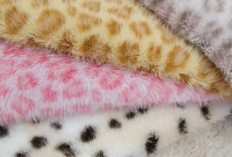 Petit tissu en peluche léopard imprimé vison doré, 700mg x 170cm, adapté aux sacs/vêtements Petit tissu en peluche léopard imprimé vison doré, 700mg x 170cm, adapté aux sacs/vêtements